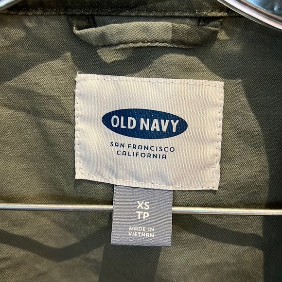 Old Navy Camo Utility jacket. Size extra small. - Picture 3 of 5